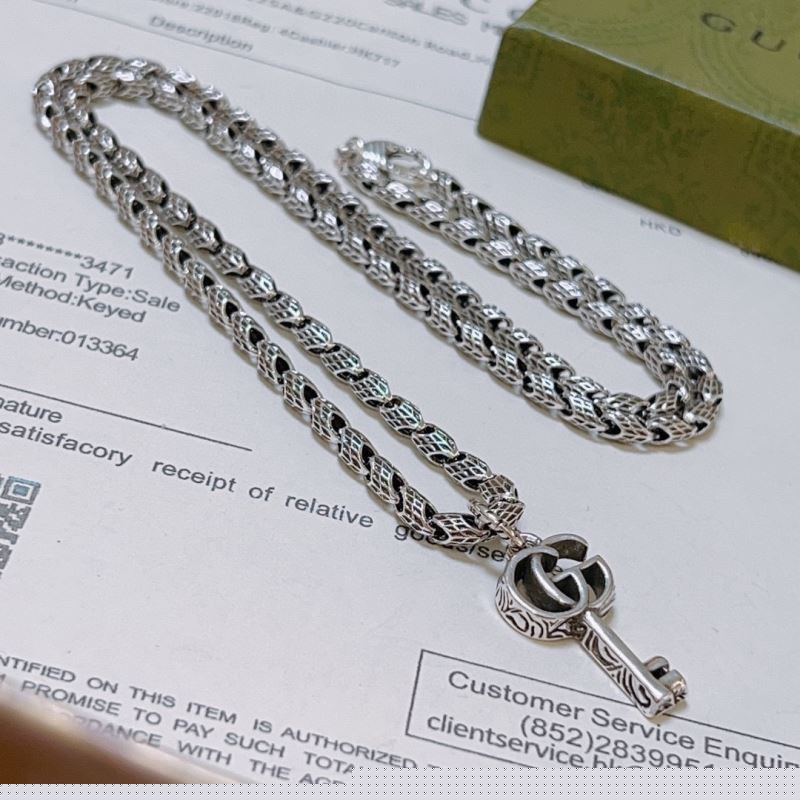 G*u*i necklaces